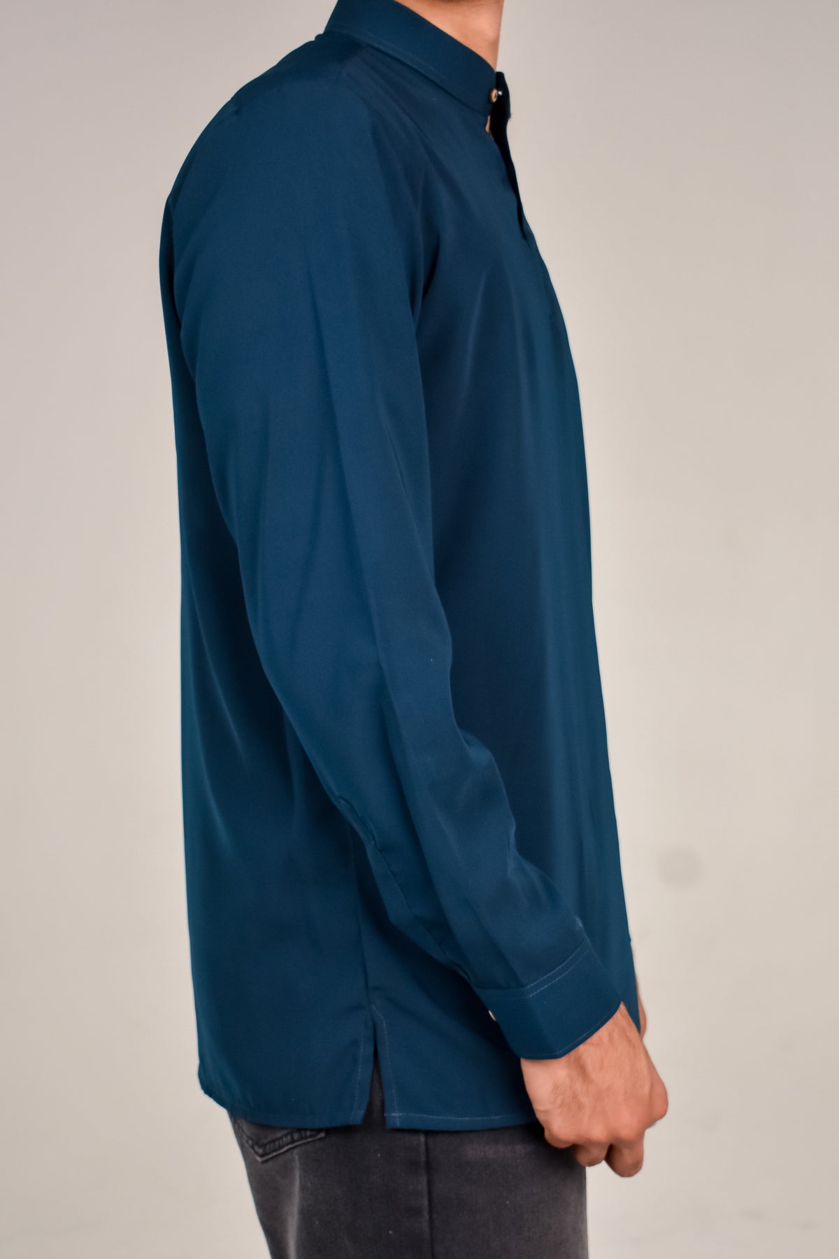 Rawi Short Kurta in Smooth Finish, Teal, side profile showing length