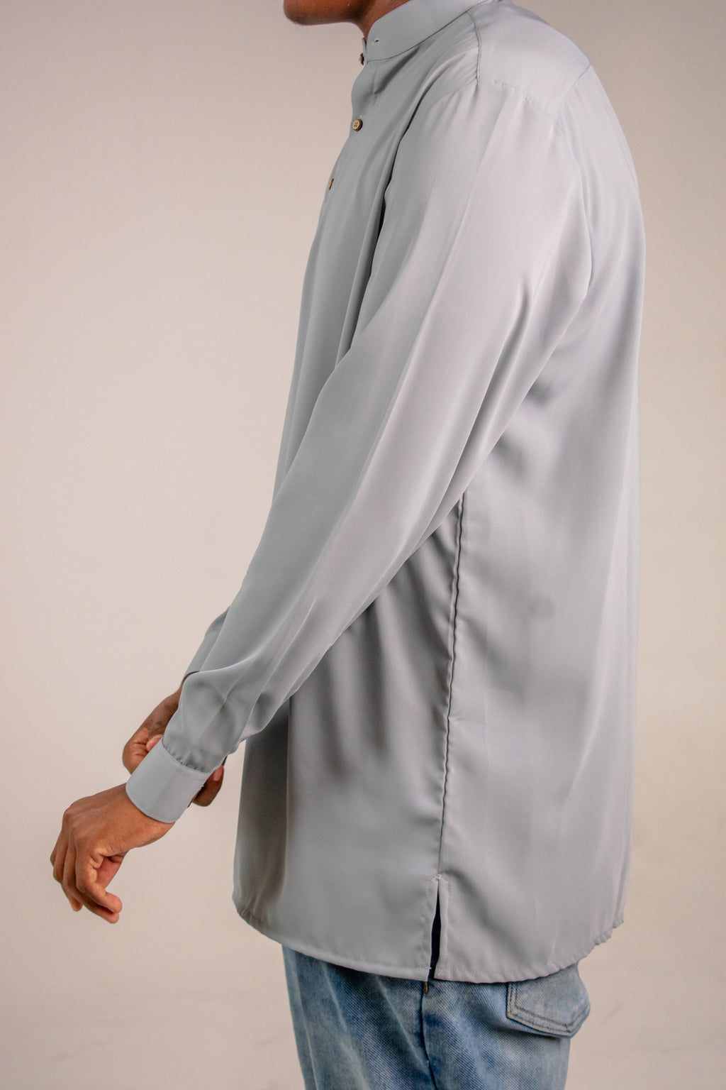 Rawi Short Kurta in Smooth Finish, Grey, side profile showing length and side slit
